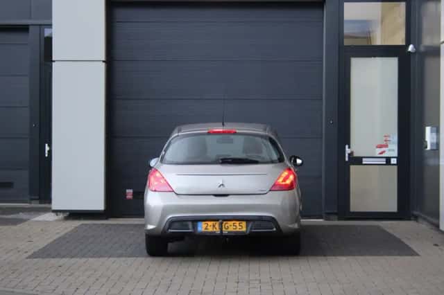 Peugeot 308 (2012) thumbnail 4