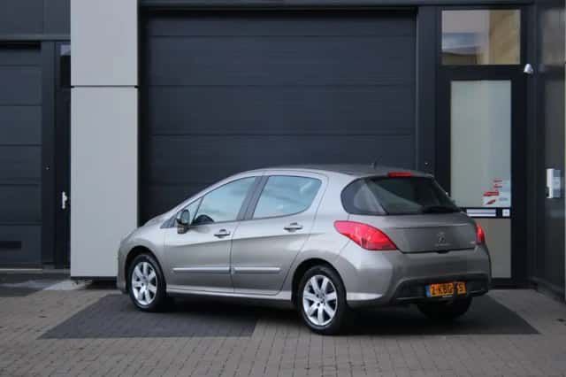 Peugeot 308 (2012) thumbnail 5