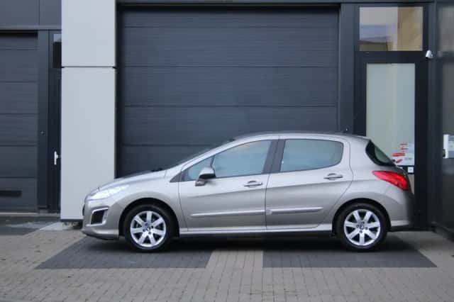 Peugeot 308 (2012) thumbnail 6