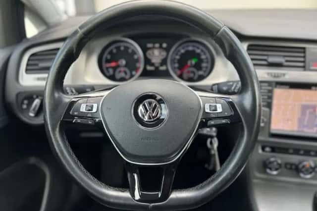 Volkswagen Golf (2016) thumbnail 4