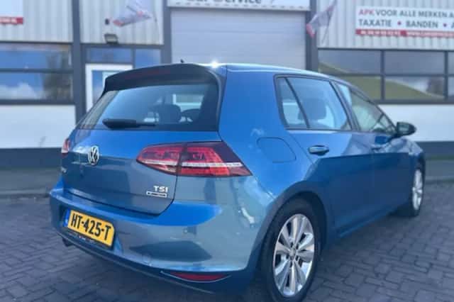 Volkswagen Golf (2016) thumbnail 5