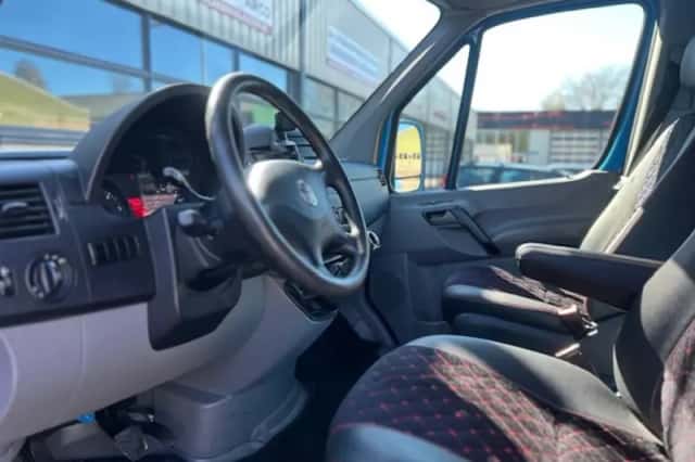 Volkswagen Crafter (2015) thumbnail 2