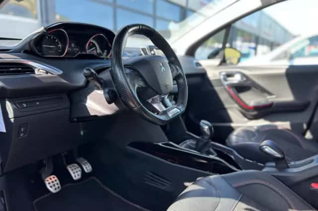 Peugeot 2008 (2018) thumbnail 2