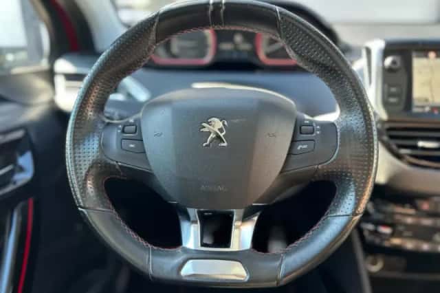 Peugeot 2008 (2018) thumbnail 4
