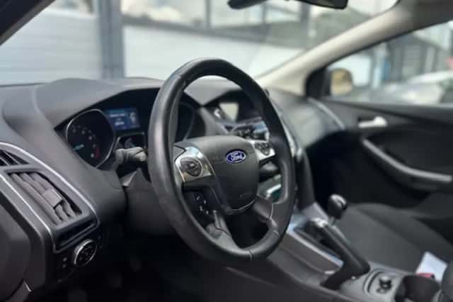 Ford Focus (2013) thumbnail 2