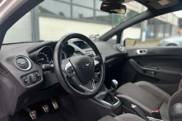 Ford Fiesta (2016) thumbnail 2