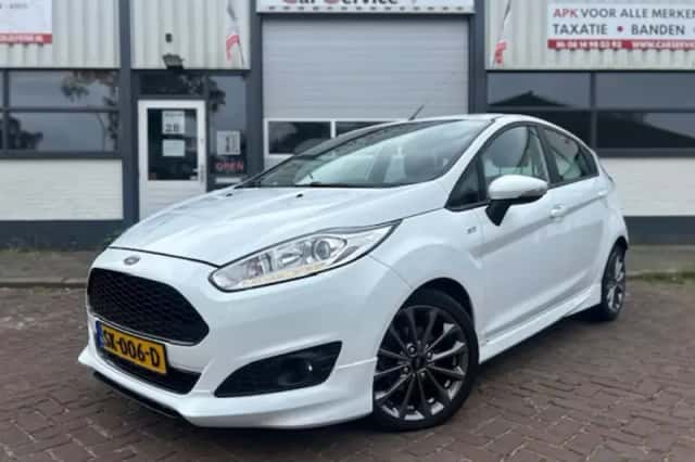 Ford Fiesta (2016) thumbnail 3