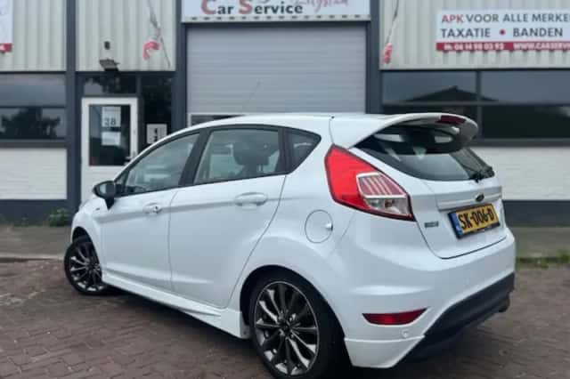 Ford Fiesta (2016) thumbnail 5