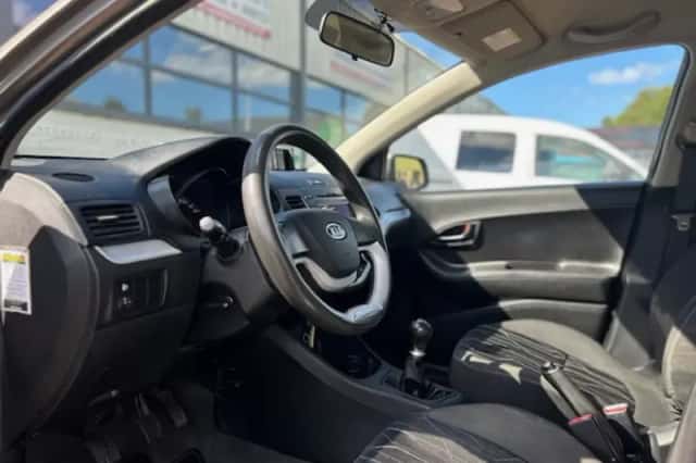Kia Picanto (2012) thumbnail 2