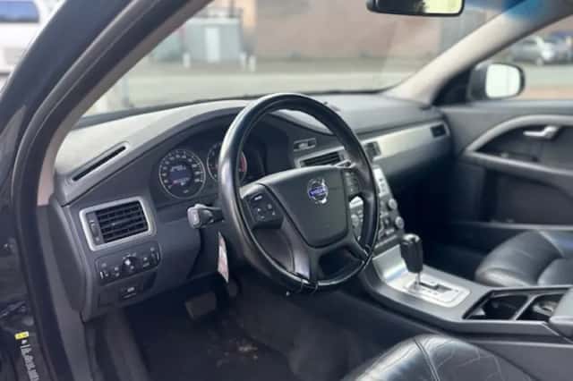 Volvo V70 (2009) thumbnail 2