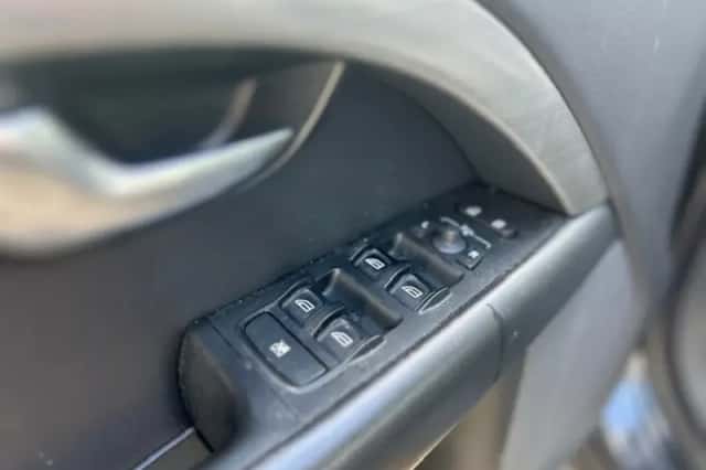 Volvo V70 (2009) thumbnail 4