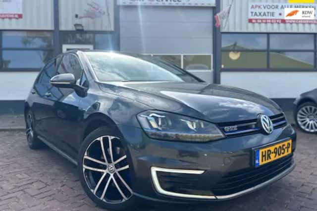 Volkswagen Golf (2015) thumbnail 1