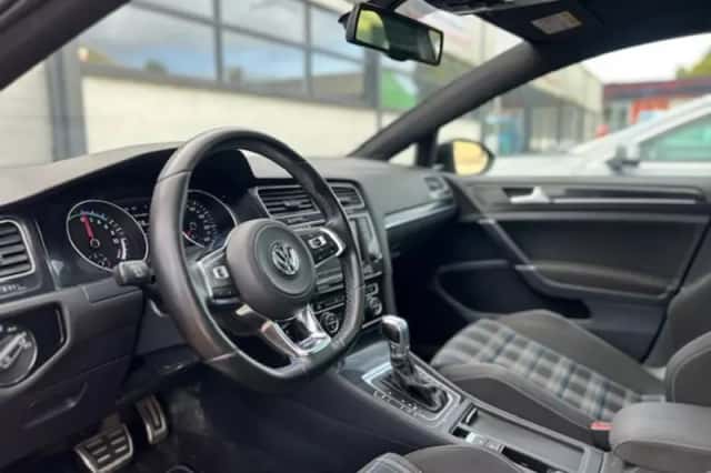 Volkswagen Golf (2015) thumbnail 2