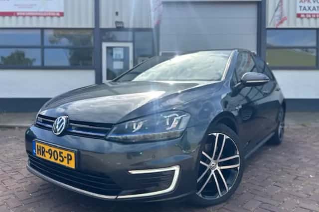 Volkswagen Golf (2015) thumbnail 3