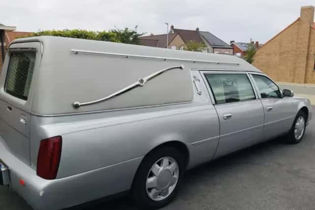 Cadillac De Ville (2001) thumbnail 2