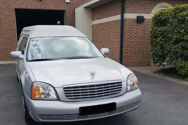 Cadillac De Ville (2001) thumbnail 5