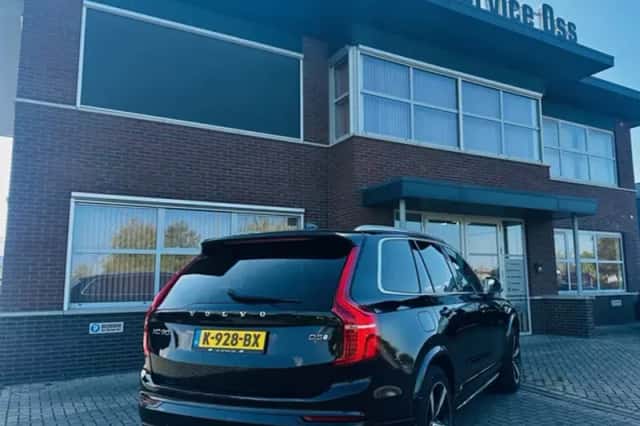 Volvo XC90 (2018) thumbnail 2