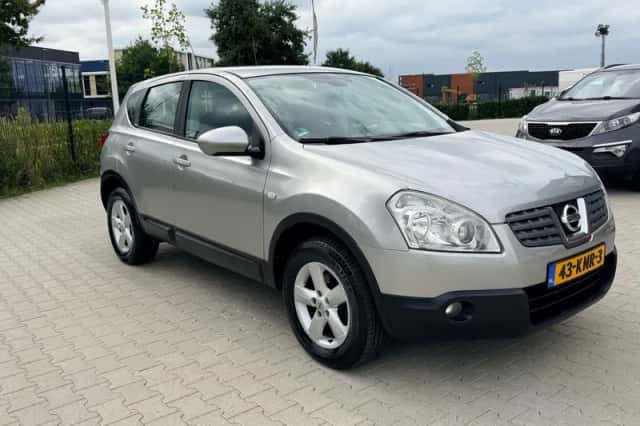 Nissan Qashqai (2010) thumbnail 3