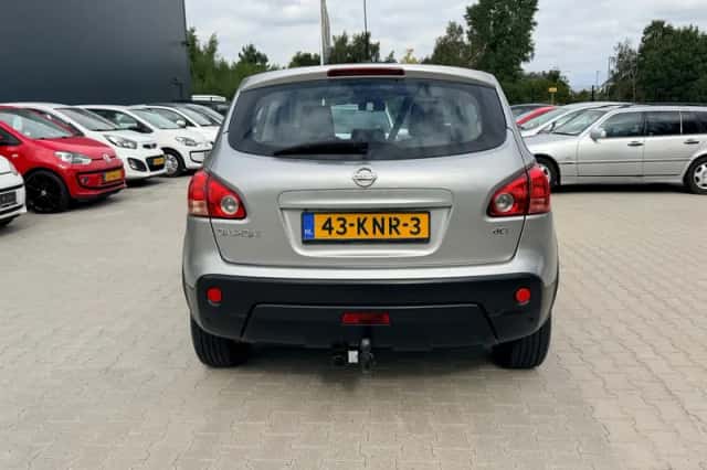 Nissan Qashqai (2010) thumbnail 5