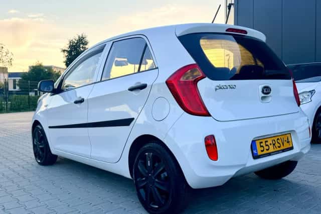 Kia Picanto (2011) thumbnail 4