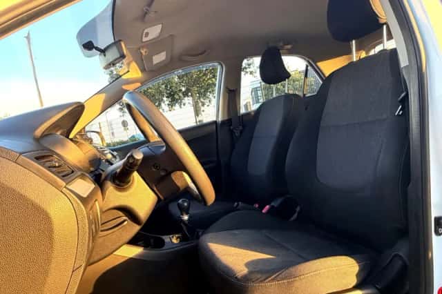 Kia Picanto (2011) thumbnail 6