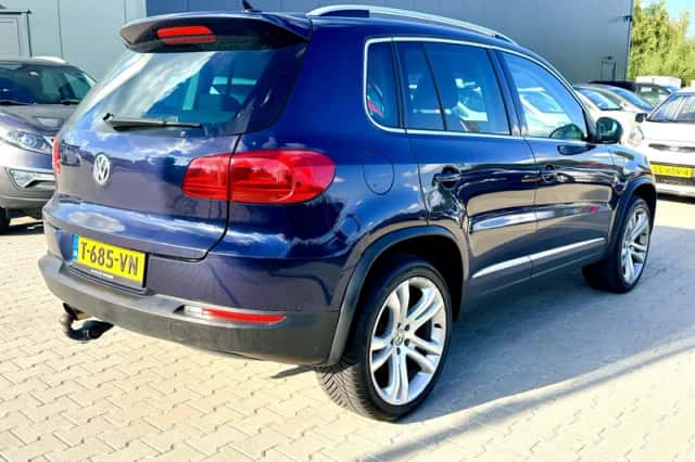 Volkswagen Tiguan (2011) thumbnail 2