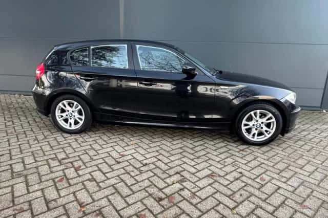 BMW 1-Serie (2010) thumbnail 2