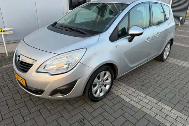 Opel Meriva (2010) thumbnail 3