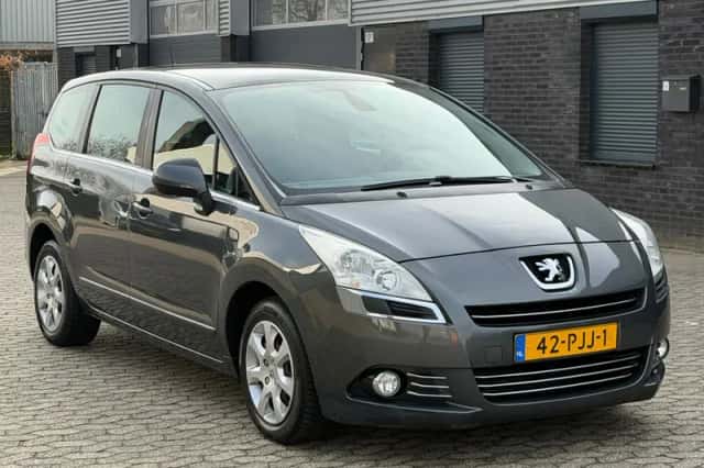Peugeot 5008 (2011) thumbnail 1