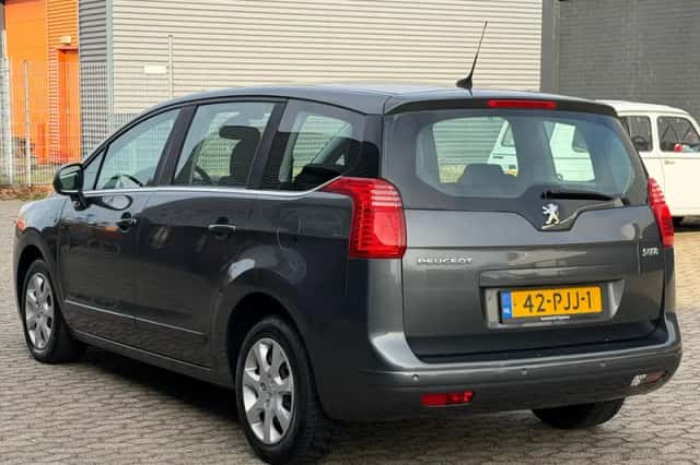 Peugeot 5008 (2011) thumbnail 6