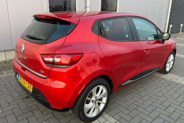 Renault Clio (2014) thumbnail 2