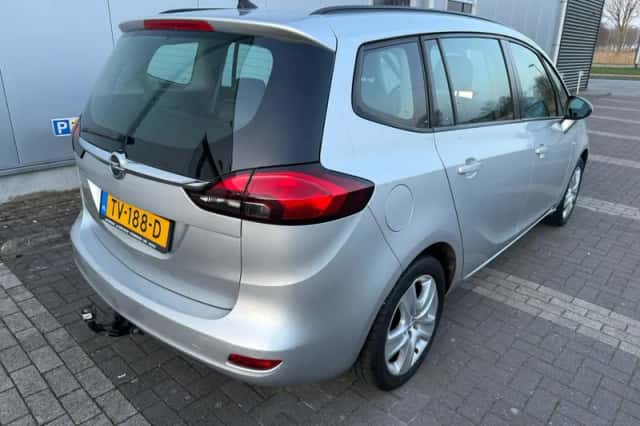 Opel Zafira (2014) thumbnail 2
