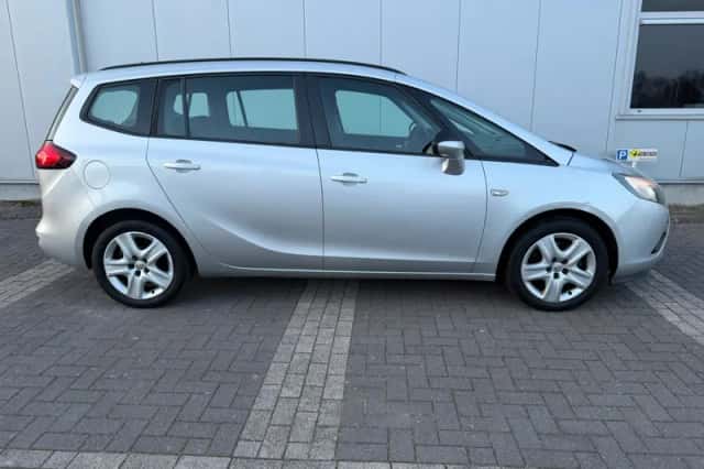 Opel Zafira (2014) thumbnail 3