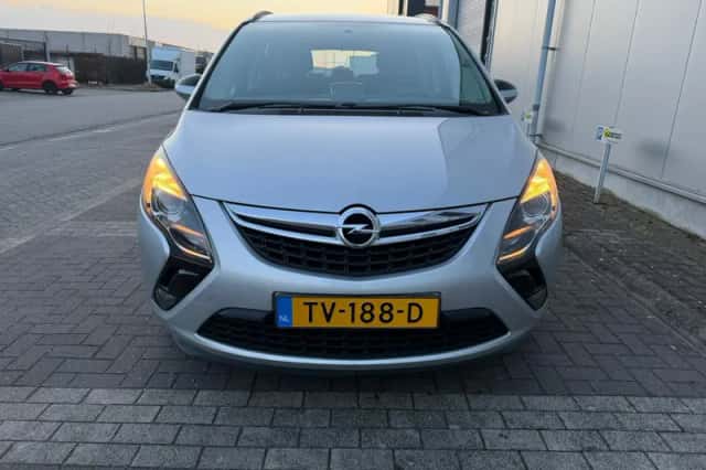 Opel Zafira (2014) thumbnail 4