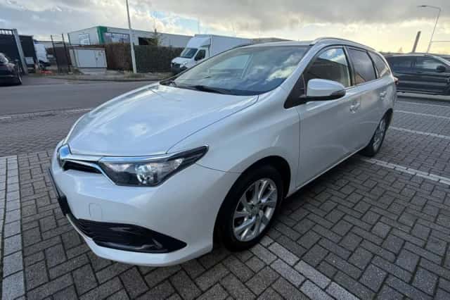 Toyota Auris (2016) thumbnail 4
