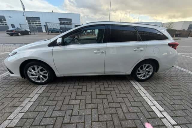 Toyota Auris (2016) thumbnail 6