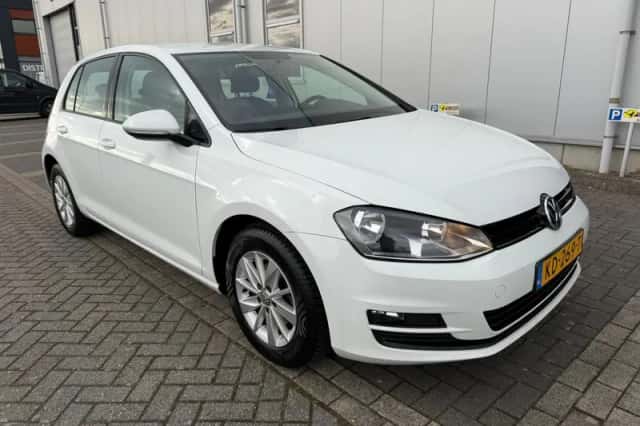 Volkswagen Golf (2016) thumbnail 1
