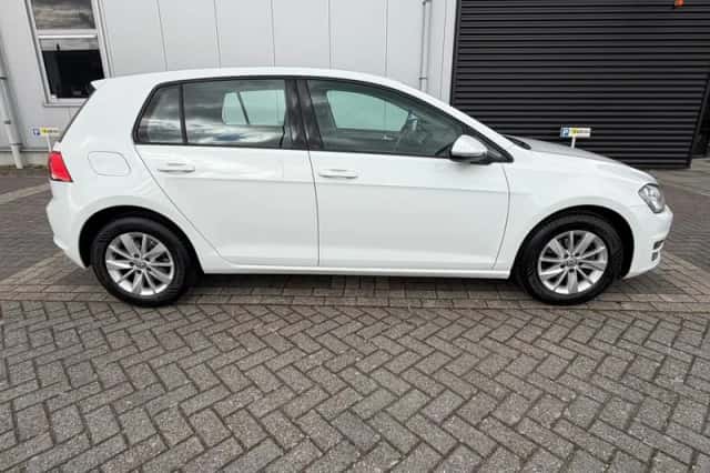 Volkswagen Golf (2016) thumbnail 3