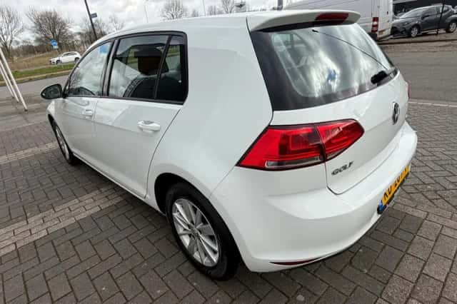 Volkswagen Golf (2016) thumbnail 5