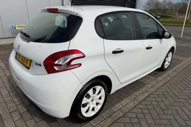 Peugeot 208 (2013) thumbnail 2