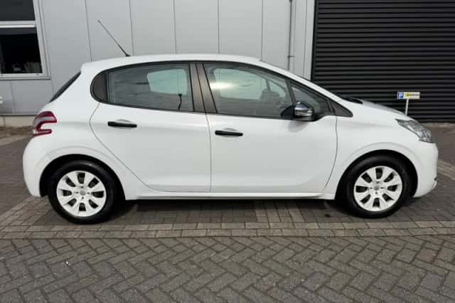 Peugeot 208 (2013) thumbnail 3