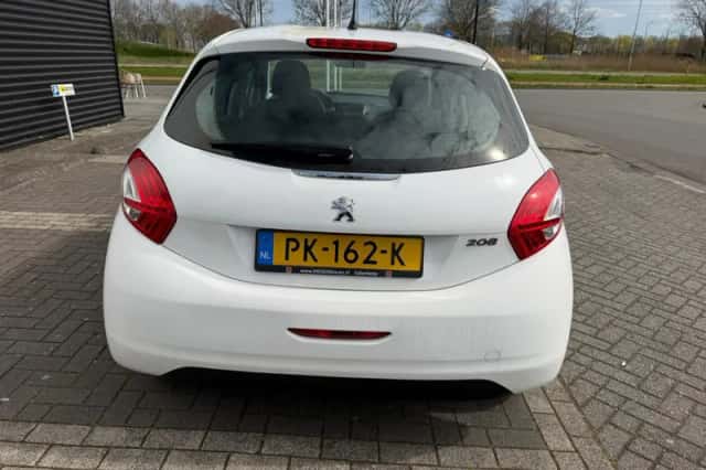 Peugeot 208 (2013) thumbnail 4