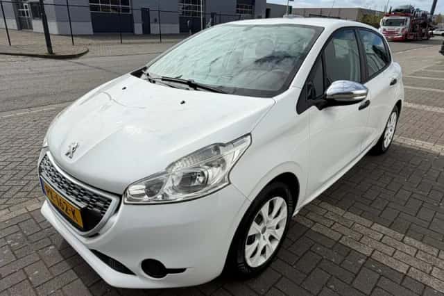 Peugeot 208 (2013) thumbnail 6