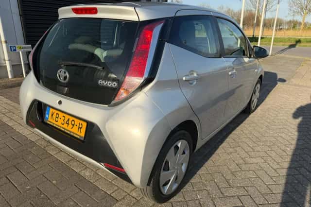 Toyota Aygo (2016) thumbnail 2