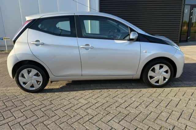 Toyota Aygo (2016) thumbnail 3