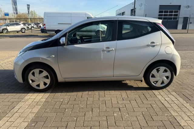 Toyota Aygo (2016) thumbnail 6