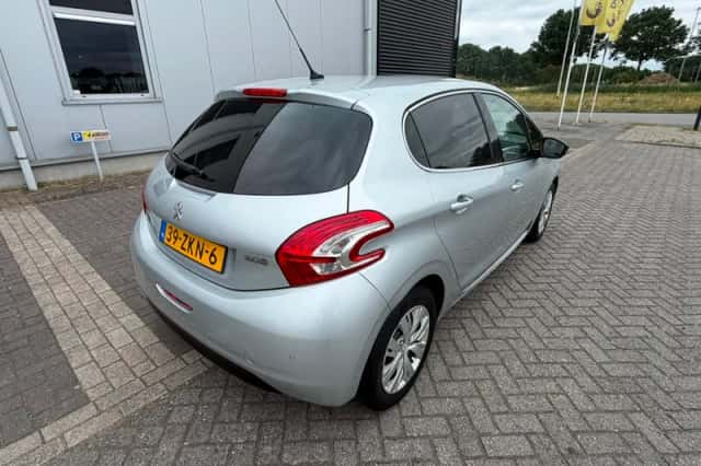 Peugeot 208 (2013) thumbnail 2