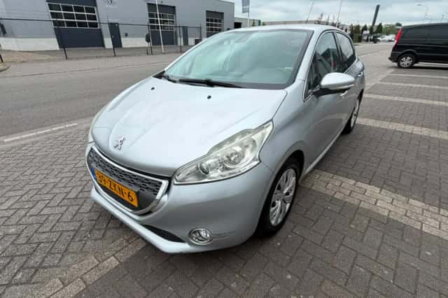 Peugeot 208 (2013) thumbnail 4