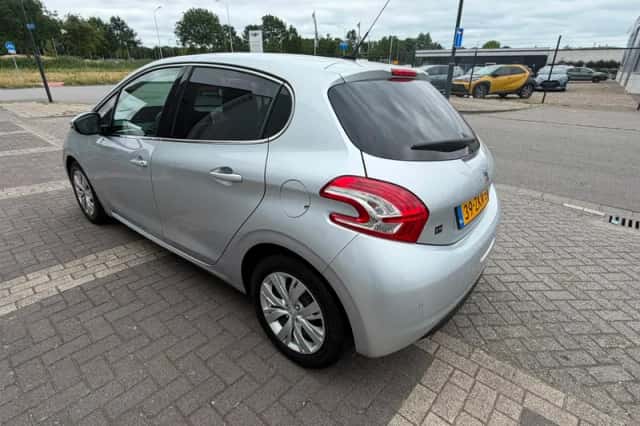 Peugeot 208 (2013) thumbnail 5