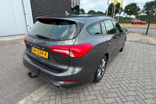 Ford Focus (2019) thumbnail 2